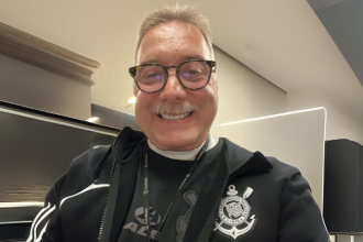 Paulo Twiaschor analiza cómo la construcción modular en aeropuertos garantiza eficiencia y rapidez en terminales de alto flujo.