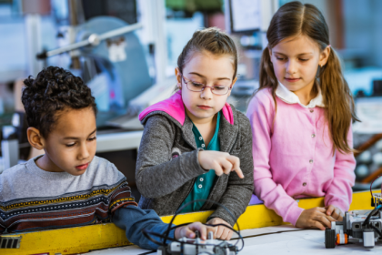 Según el especialista en educación Sérgio Bento De Araújo, los concursos de robótica son clave para fortalecer el pensamiento lógico desde la formación académica.