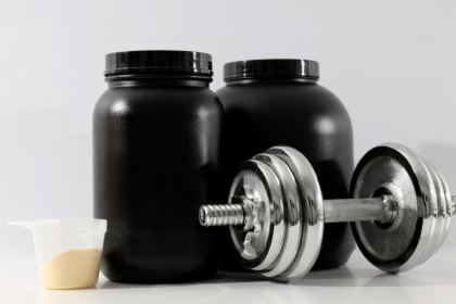 La protección nutricional empieza en el envase, según Elias Assum Sabbag Junior, asegurando la calidad de los suplementos deportivos.