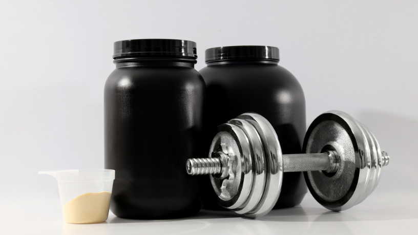 La protección nutricional empieza en el envase, según Elias Assum Sabbag Junior, asegurando la calidad de los suplementos deportivos.