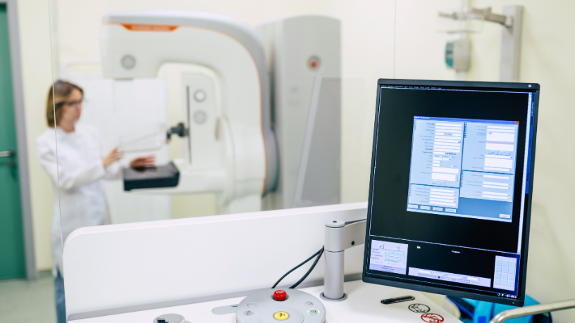 En este artículo, Vinicius Tadeu Sattin Rodrigues explica cuándo realizar la mamografía, cómo funciona el examen y por qué es clave para la salud de la mujer.