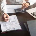 Relatórios financeiros como base da confiança no mercado de capitais com Danilo Regis Fernando Pinto.