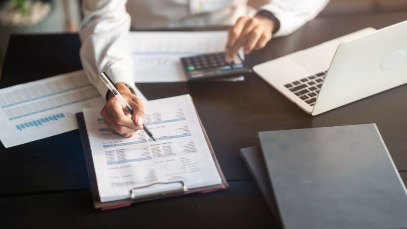 Relatórios financeiros como base da confiança no mercado de capitais com Danilo Regis Fernando Pinto.